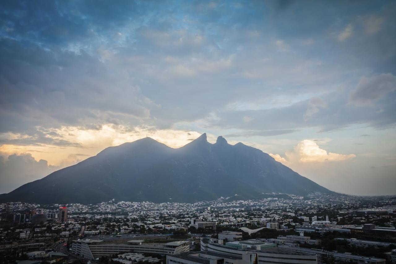One Monterrey Tecnologico Hotel Buitenkant foto