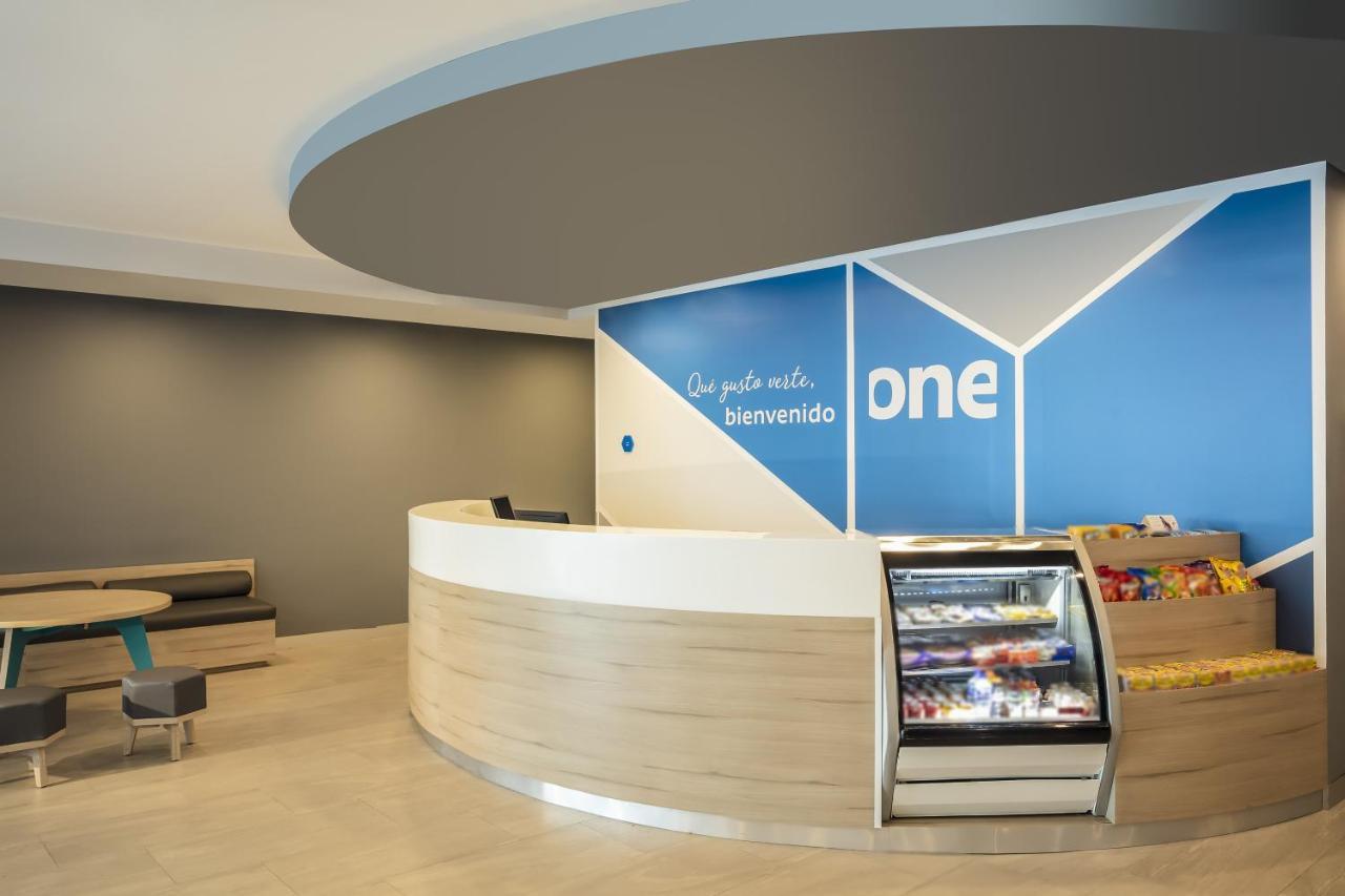 One Monterrey Tecnologico Hotel Buitenkant foto